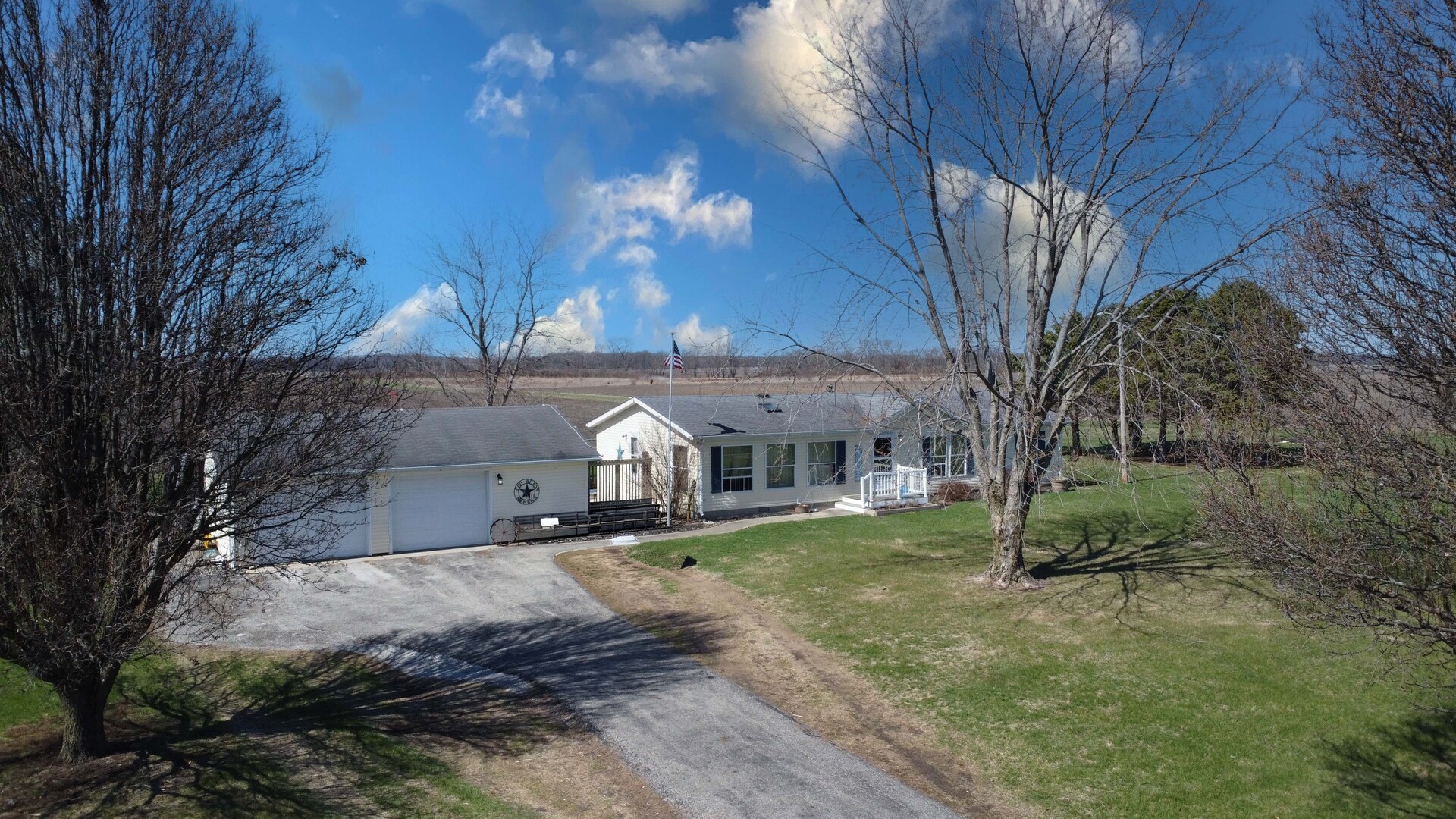 a view of a house with a yard