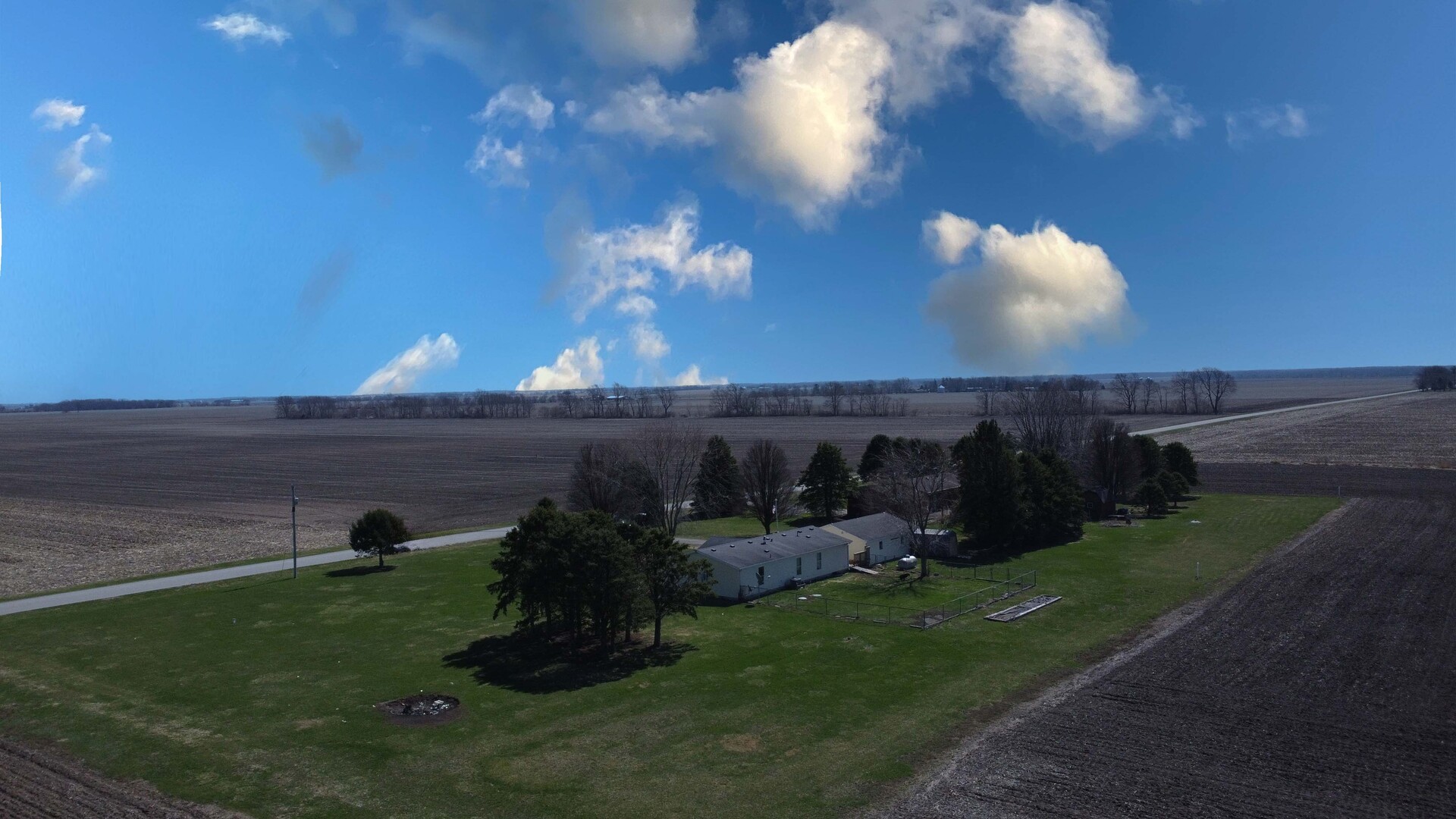 28240 North 990 E Road Potomac, IL 61865 - Photo 5 of 23 a view of an outdoor space and yard