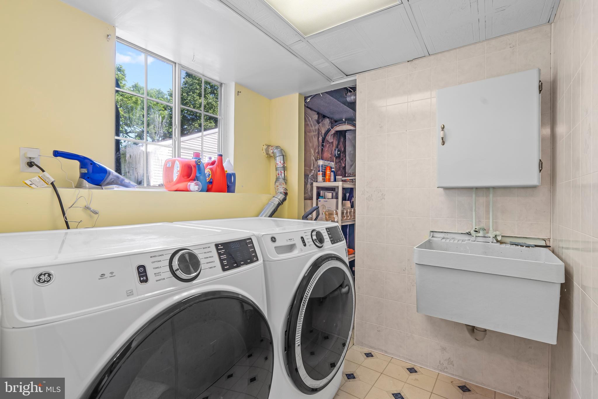 1839 Lawnview Drive Frederick, MD 21702 - Photo 35 of 42 a utility room with dryer and washer