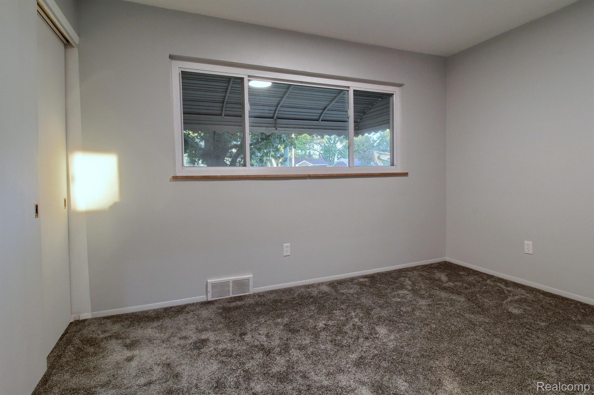 14043 Inkster Road Livonia, MI 48154 - Photo 12 of 25