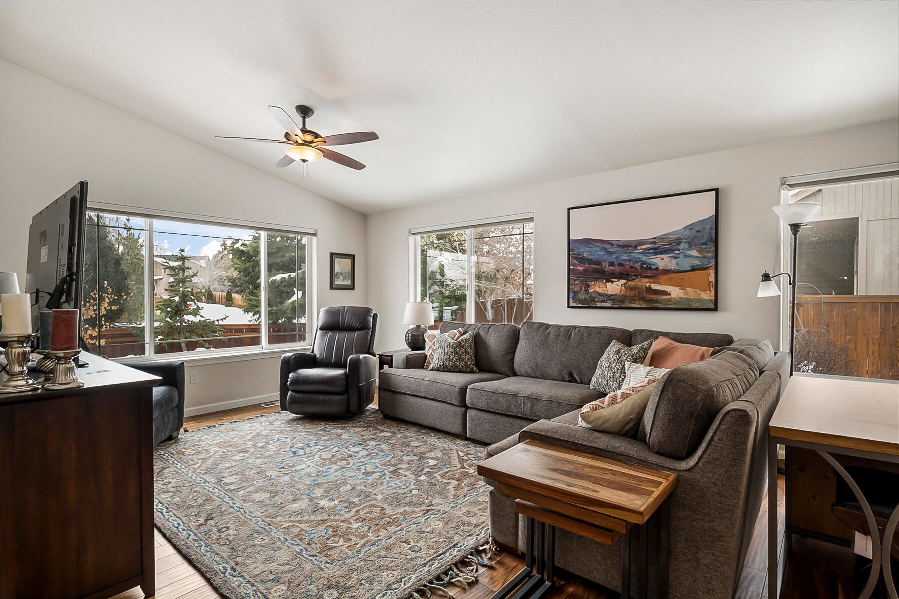 21224 Keyte Road Bend, OR 97701 - Photo 3 of 40 Living Area