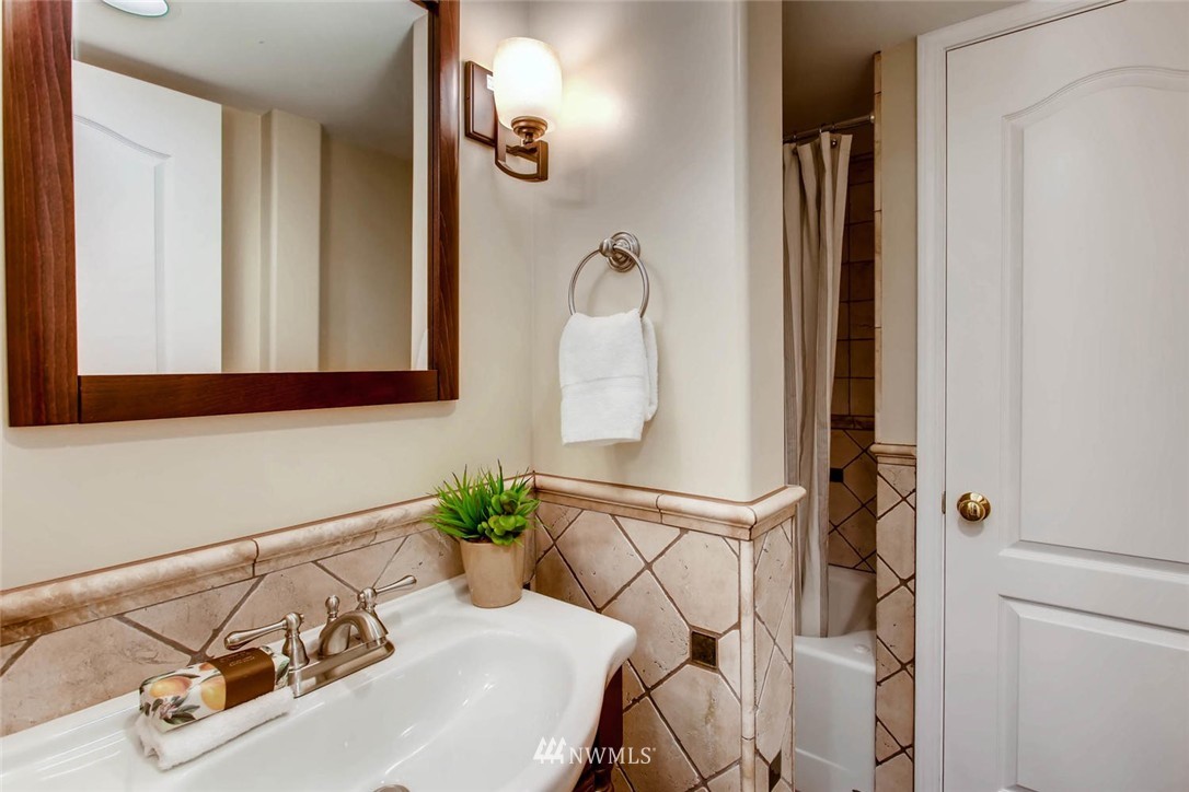 2501 134th Avenue Southeast Bellevue, WA 98005 - Photo 19 of 25