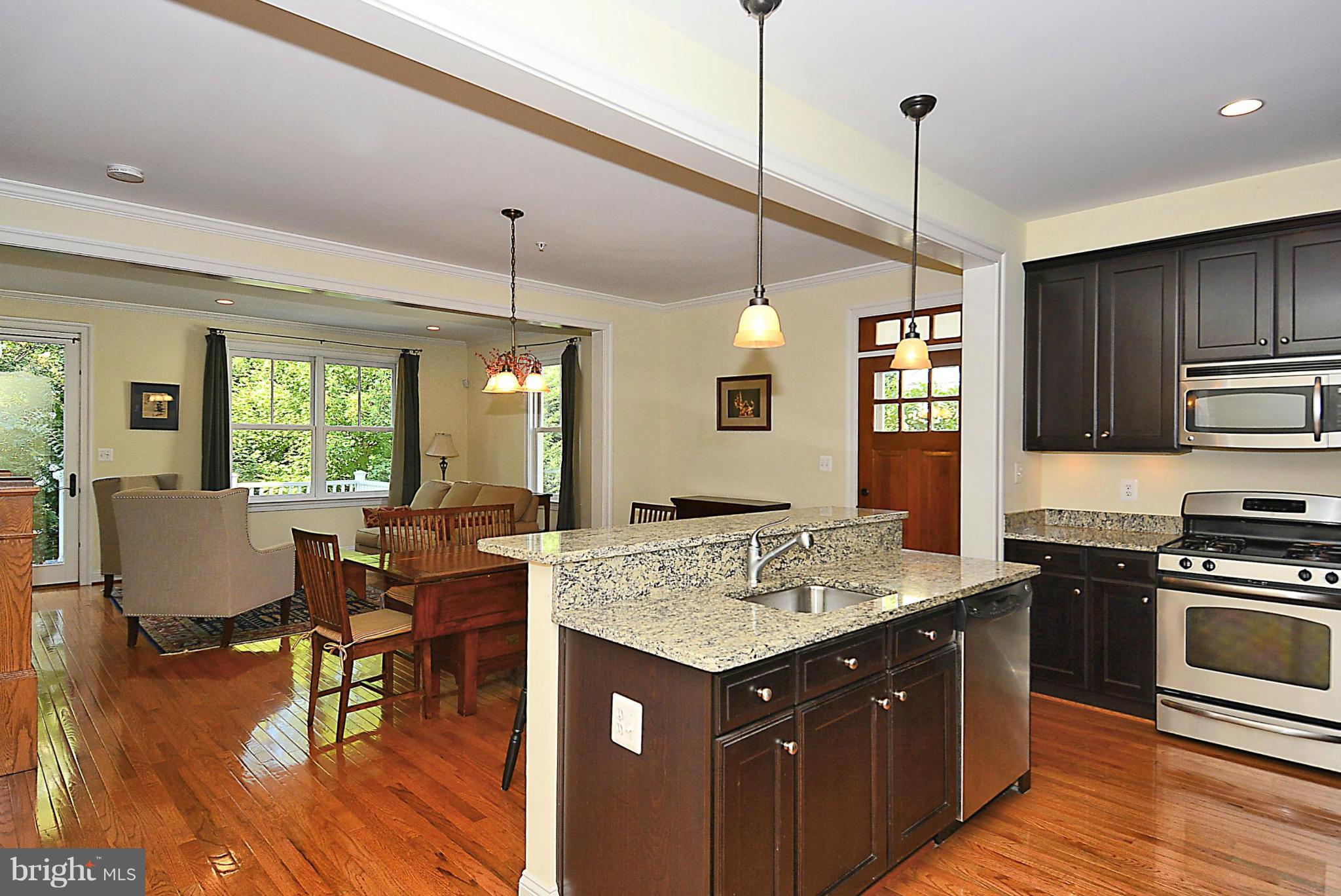 8910 Courts Way Silver Spring, MD 20910 - Photo 11 of 29 Kitchen
