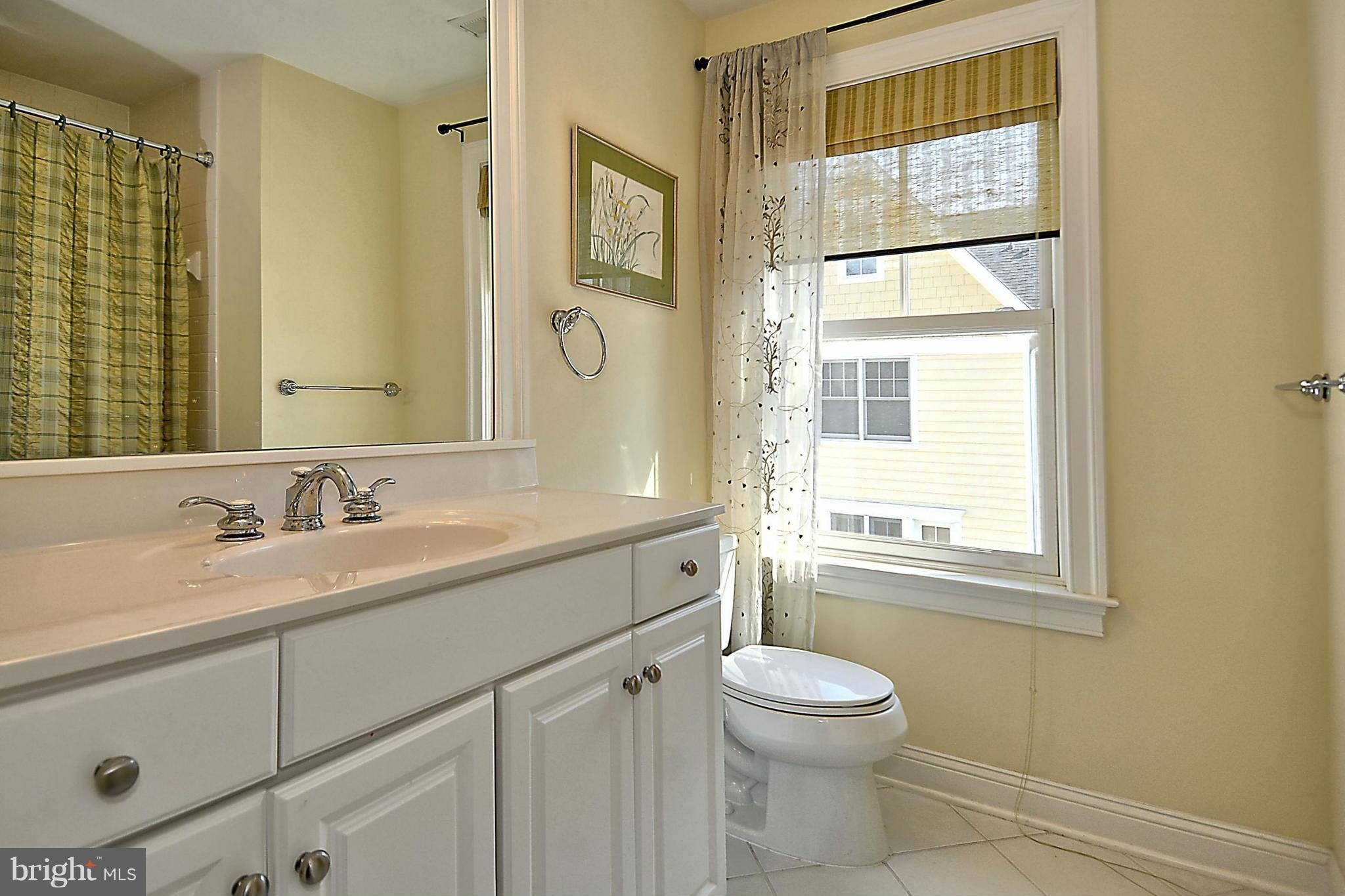8910 Courts Way Silver Spring, MD 20910 - Photo 21 of 29 Bath