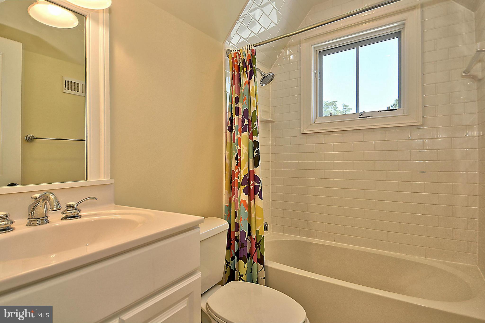 8910 Courts Way Silver Spring, MD 20910 - Photo 22 of 29 Bath