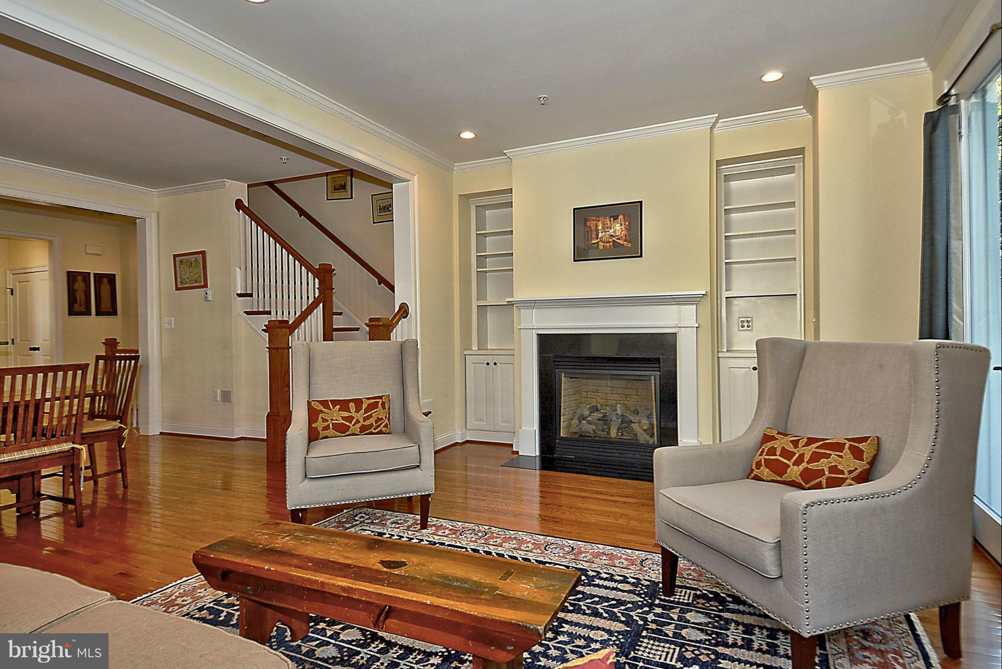 8910 Courts Way Silver Spring, MD 20910 - Photo 4 of 29 Living Room