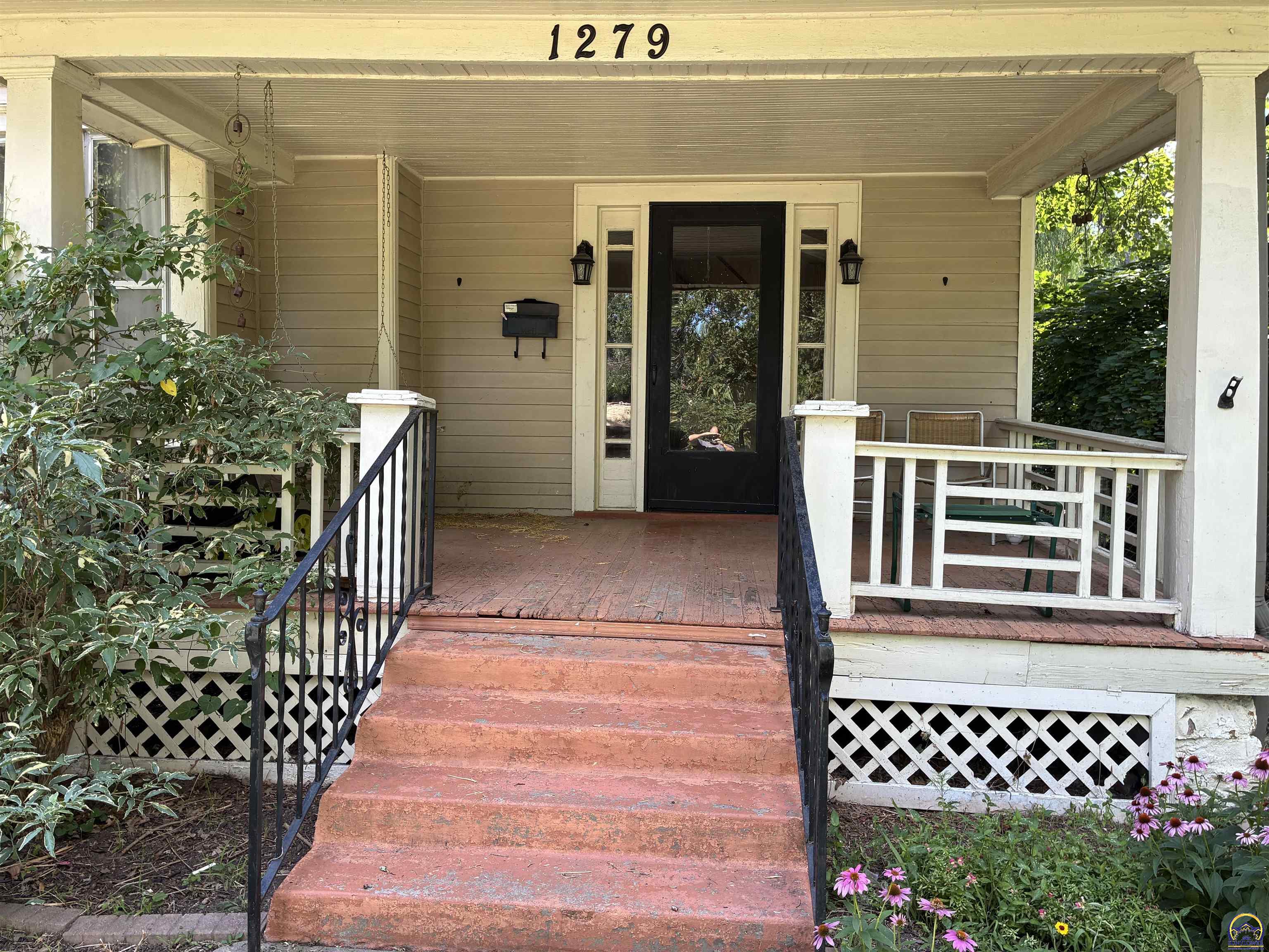 1279 Southwest MacVicar Avenue Topeka, KS 66604 - Photo 8 of 34
