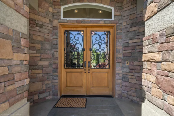 $1,189,000 | 19565 San Vincente Drive, Redding, CA 96003