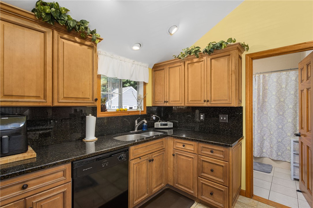 36 Pine Street Woonsocket, RI 02895 - Photo 27 of 45
