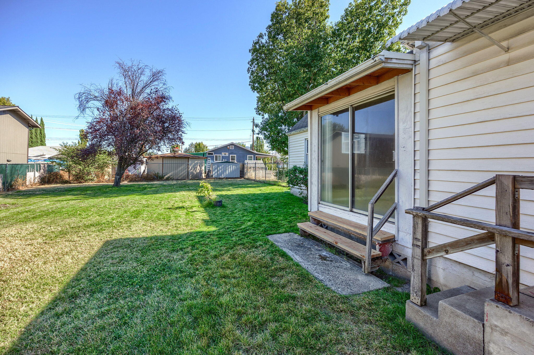 339 Maple Street Medford, OR 97501 - Photo 5 of 30 5-Backyard