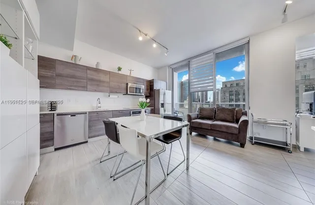 $2,800 | 151 Southeast 1st Street, Unit 1706, Miami, FL 33131