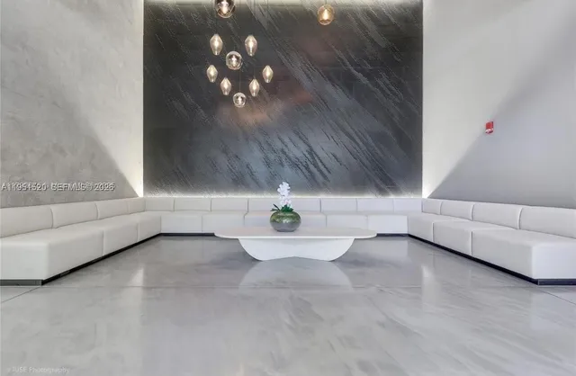 $2,800 | 151 Southeast 1st Street, Unit 1706, Miami, FL 33131