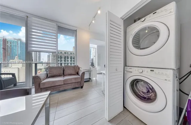 $2,800 | 151 Southeast 1st Street, Unit 1706, Miami, FL 33131