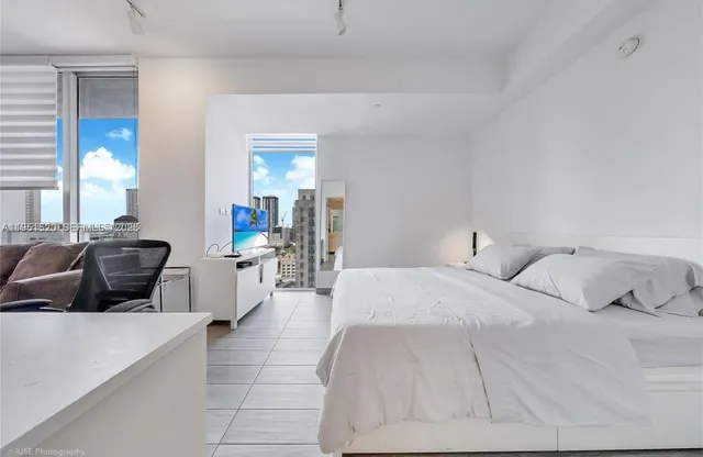 $2,800 | 151 Southeast 1st Street, Unit 1706, Miami, FL 33131