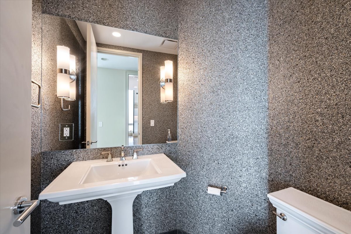 401 North Wabash Avenue, Unit 86D Chicago, IL 60611 - Photo 22 of 50 a bathroom with a sink and a mirror
