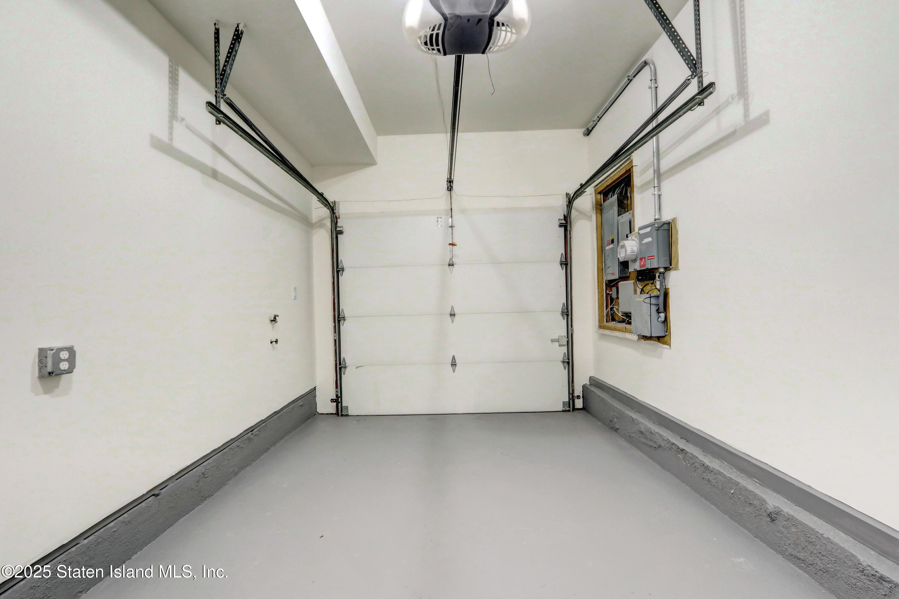 103 Savo Loop Staten Island, NY 10309 - Photo 34 of 46 a view of small space