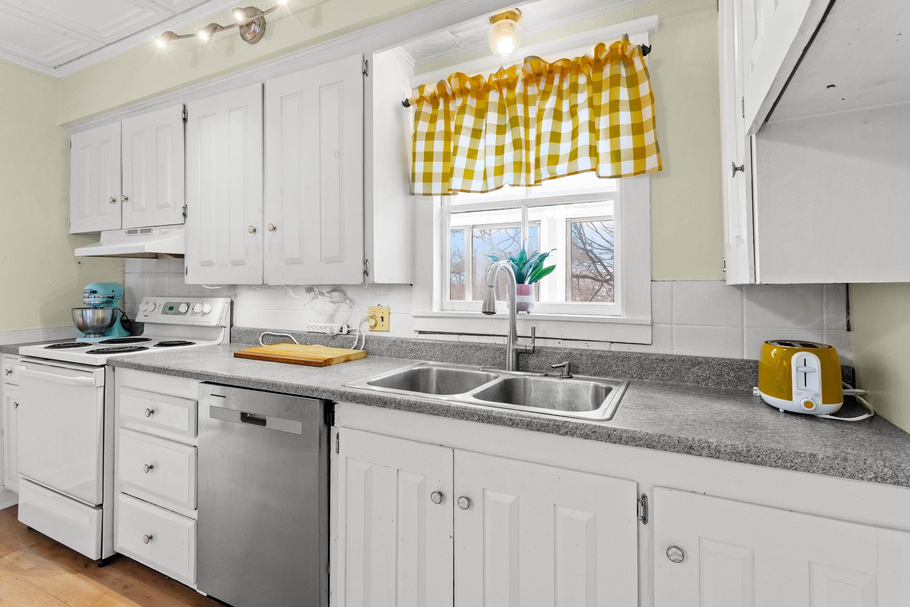 12 South Mast Street Goffstown, NH 03045 - Photo 23 of 59