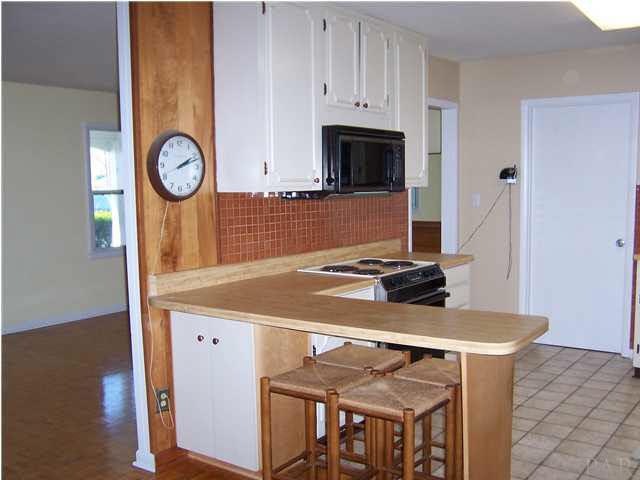 5610 Homewood Road Pensacola, FL 32504 - Photo 9 of 17 Breakfast bar