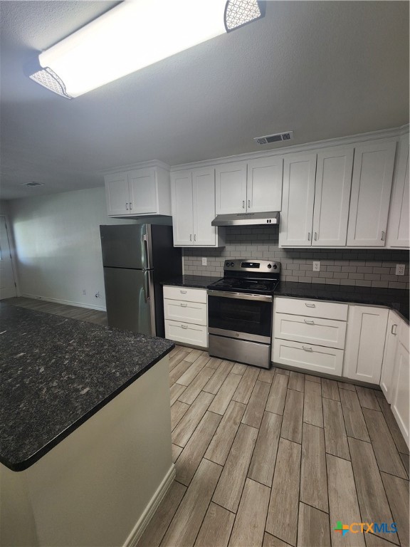 907 East 3rd Street, Unit B Lampasas, TX 76550 - Photo 4 of 19 a kitchen with a refrigerator and a stove