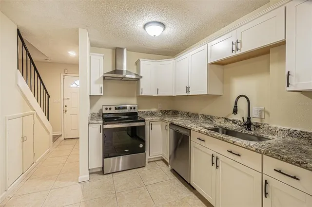 $1,898 | 6218 Oak Cluster Circle, Tampa, FL 33634