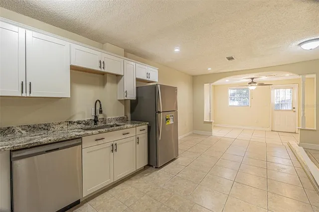 $1,898 | 6218 Oak Cluster Circle, Tampa, FL 33634