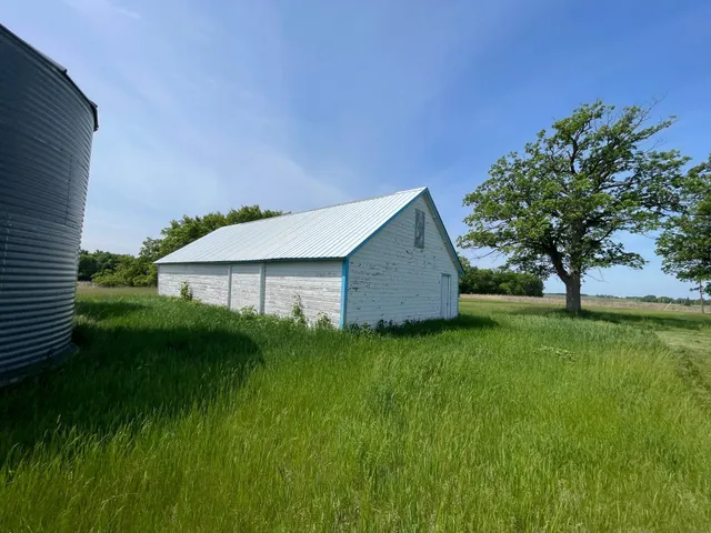 $425,000 | 39309 350th Street Southeast, Fosston, MN 56542