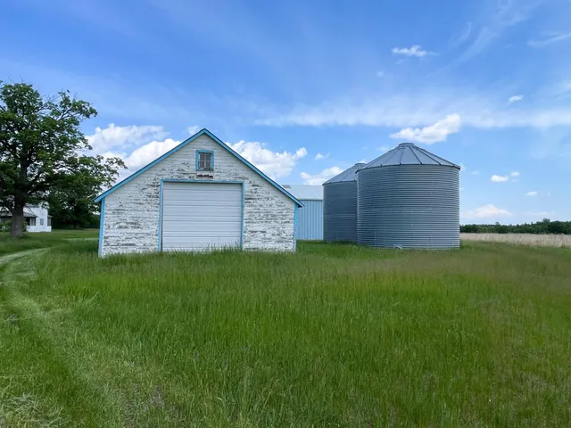 $425,000 | 39309 350th Street Southeast, Fosston, MN 56542