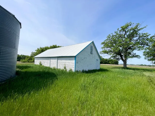$425,000 | 39309 350th Street Southeast, Fosston, MN 56542