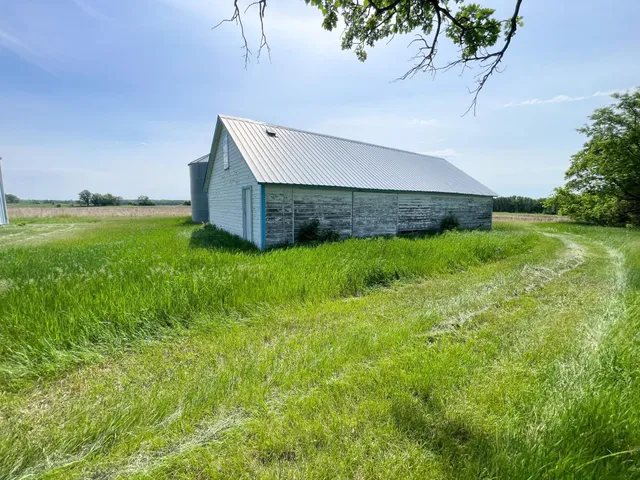 $425,000 | 39309 350th Street Southeast, Fosston, MN 56542