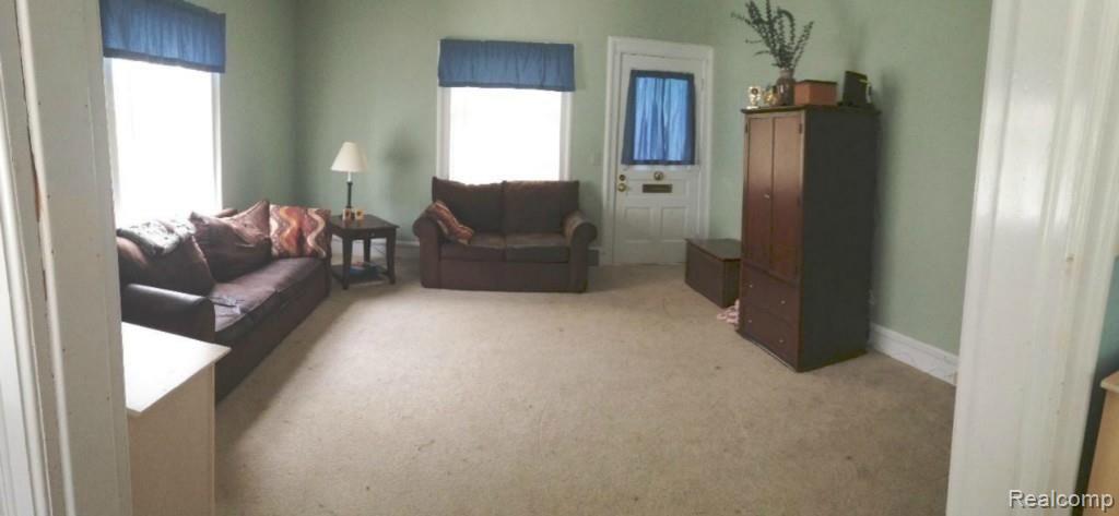 148 Pleasant Street Romeo, MI 48065 - Photo 14 of 32 #14 living room.jpg