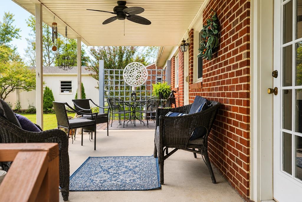 219 Robin Road Waynesboro, VA 22980 - Photo 32 of 39 Gallery Image 32
