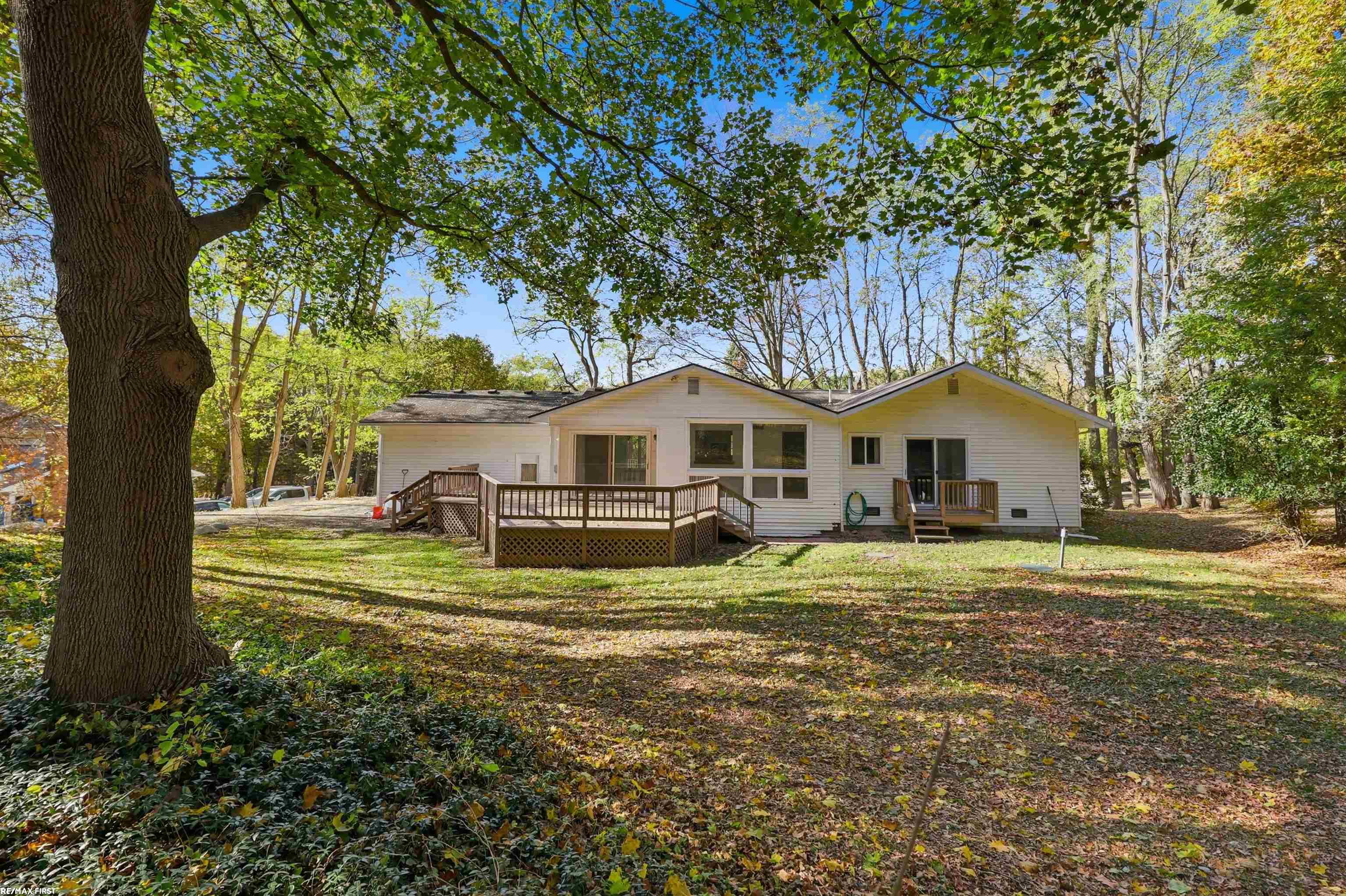 1901 Orion Road Oakland, MI 48363 - Photo 4 of 40 50192328-13c047fb-e21a-4bca-b34b-fb27fea4f6a2.JPG