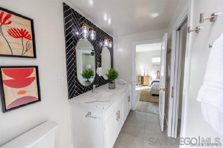 a en suite bathroom with a sink and a large mirror