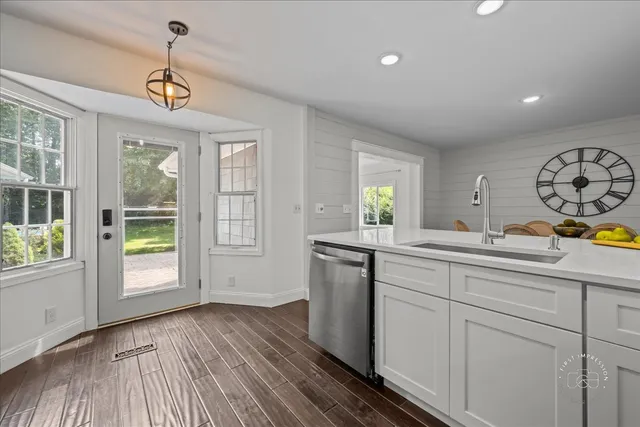 $750,000 | 51 Burgess Road, Geneva, IL 60134