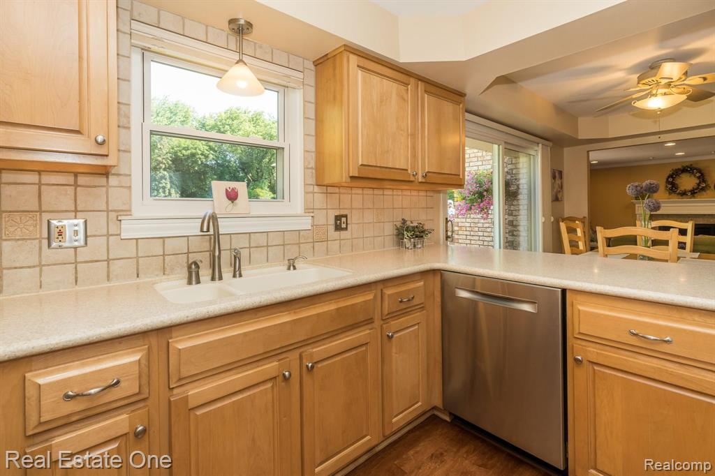 3028 Baypoint Drive Rochester Hills, MI 48309 - Photo 11 of 40
