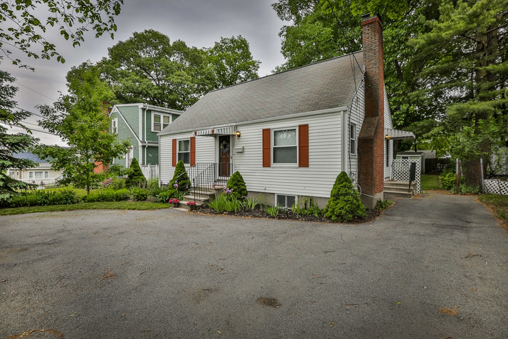 1324 Trapelo Road Waltham, MA 02451 - Photo 3 of 30