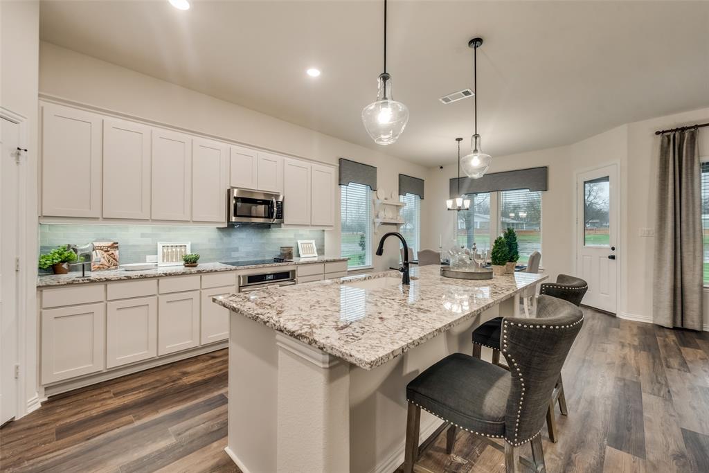 61 Roosevelt Ln Valley View Valley View, TX 76272 - Photo 10 of 24