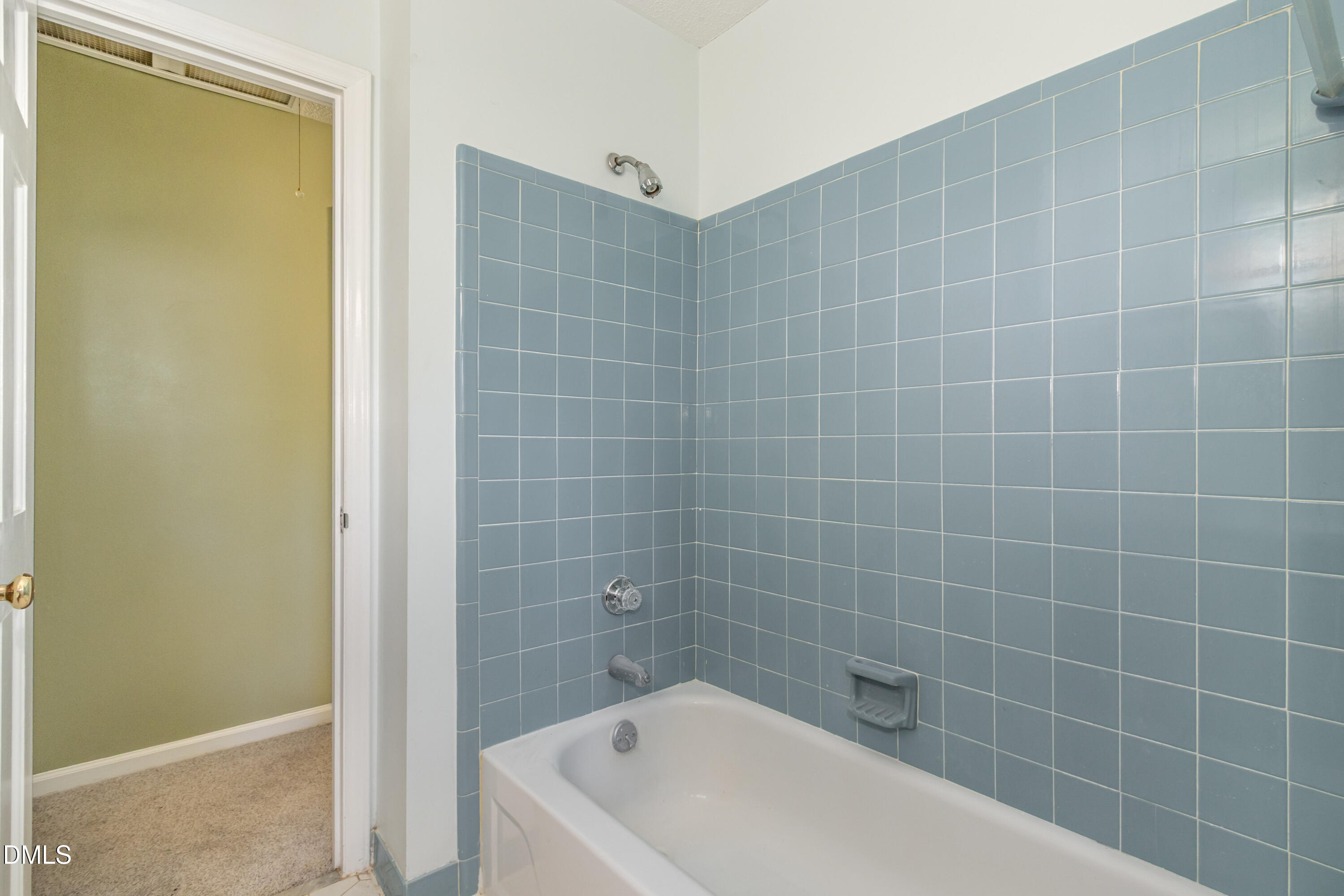 6800 Valley Drive Raleigh, NC 27612 - Photo 22 of 35 a bathroom with a bathtub