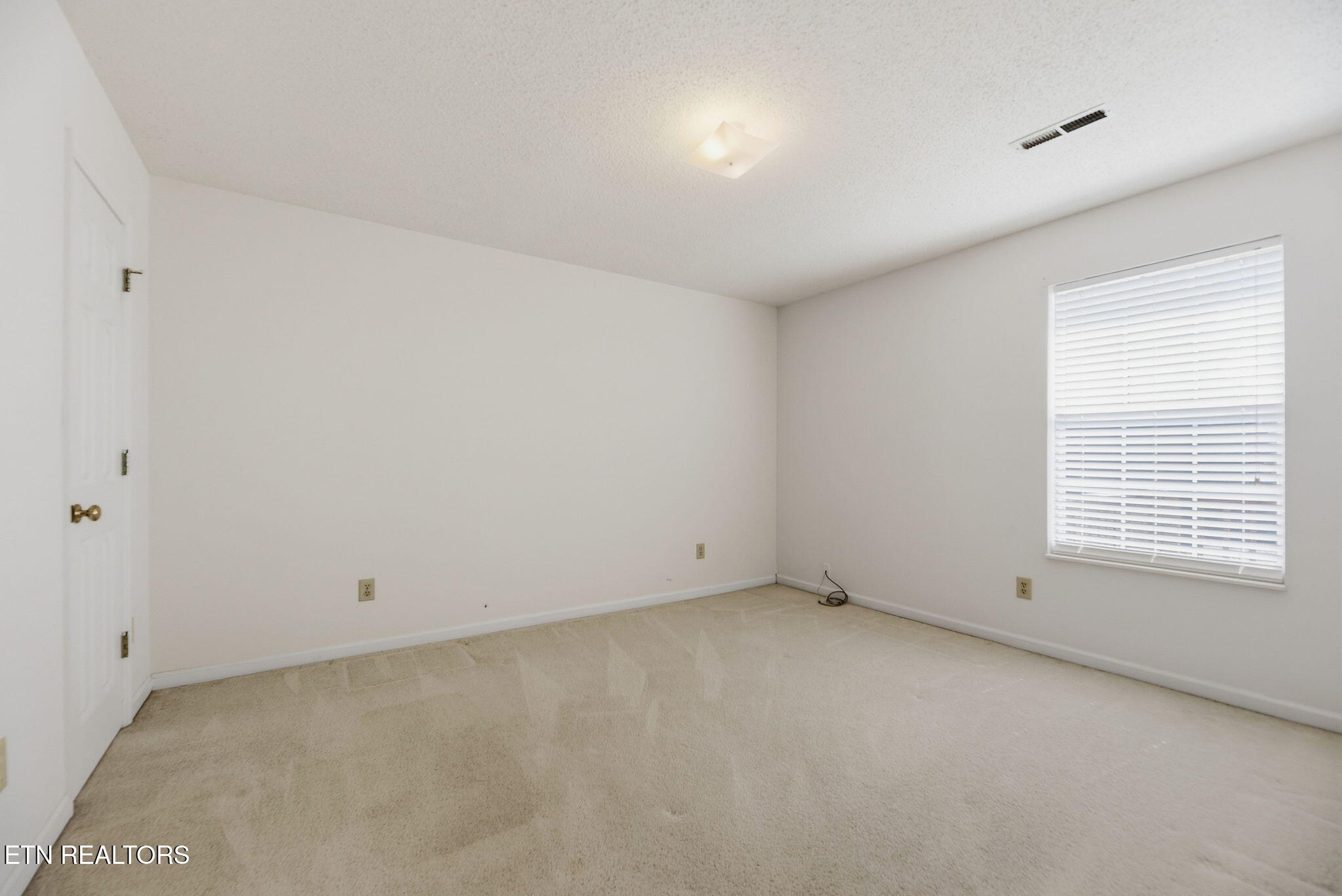 8024 Hansboro Way Powell, TN 37849 - Photo 11 of 21 11-web-or-mls-Hnsb8024 (32)