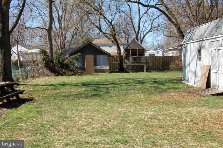 1410 Kent Road Essex, MD 21221 - Photo 2 of 17 Back yard