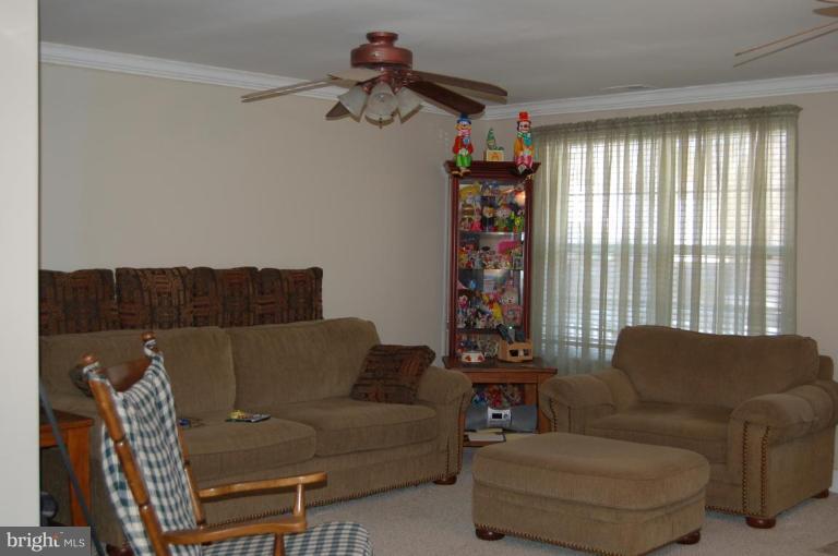 1410 Kent Road Essex, MD 21221 - Photo 12 of 17 Living Room