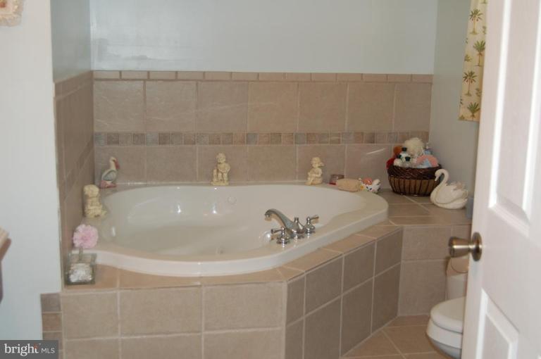 1410 Kent Road Essex, MD 21221 - Photo 15 of 17 Bath #4