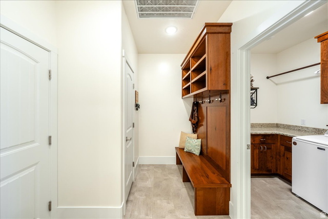 357 East Main Street Enterprise, UT 84725 - Photo 39 of 71 Mudroom featuring washer / clothes dryer and recessed lighting