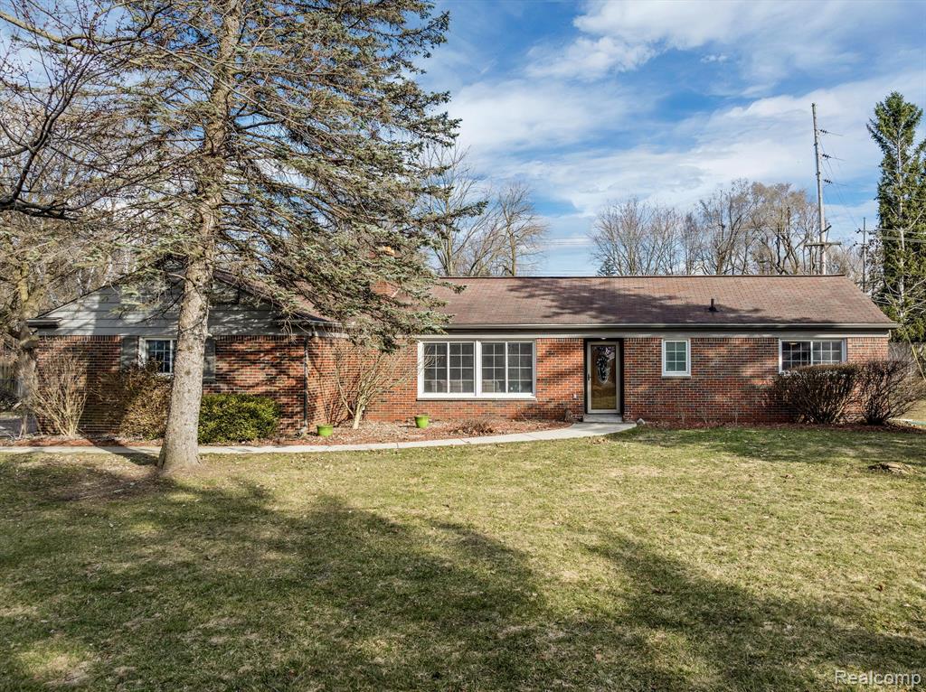 1062 North Adams Road Rochester, MI 48306 - Photo 1 of 28