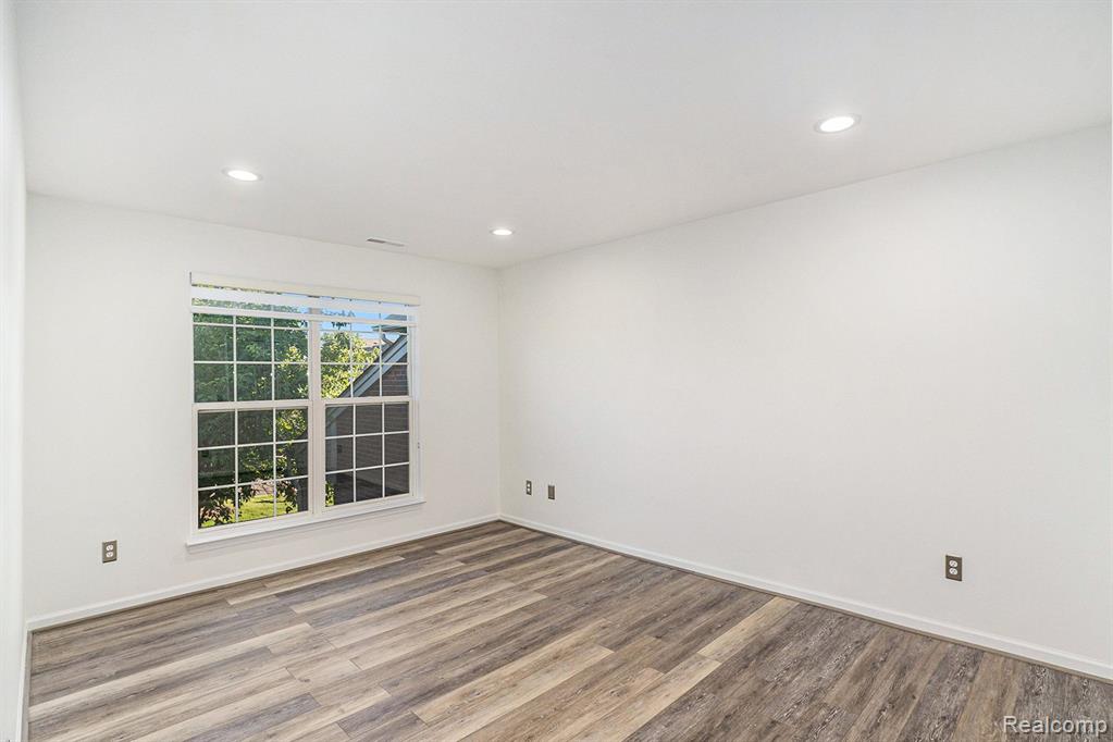 13439 Forest Ridge Boulevard Sterling Heights, MI 48313 - Photo 15 of 28