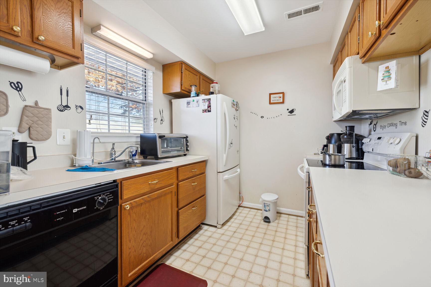 9260 Cherry Lane, Unit 34 Laurel, MD 20708 - Photo 7 of 19 Kitchen Area.