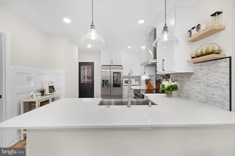 $969,900 | 2205 East Randolph Avenue, Alexandria, VA 22301