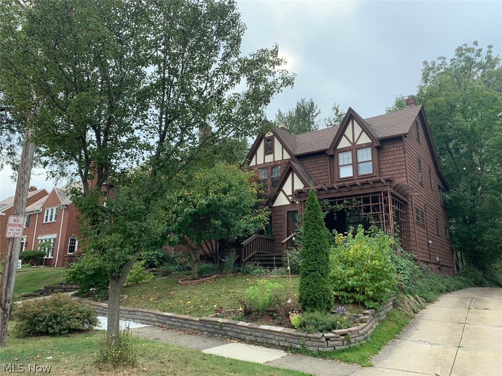 2556 Saybrook Road Cleveland, OH 44118 - Photo 1 of 35 Front of House