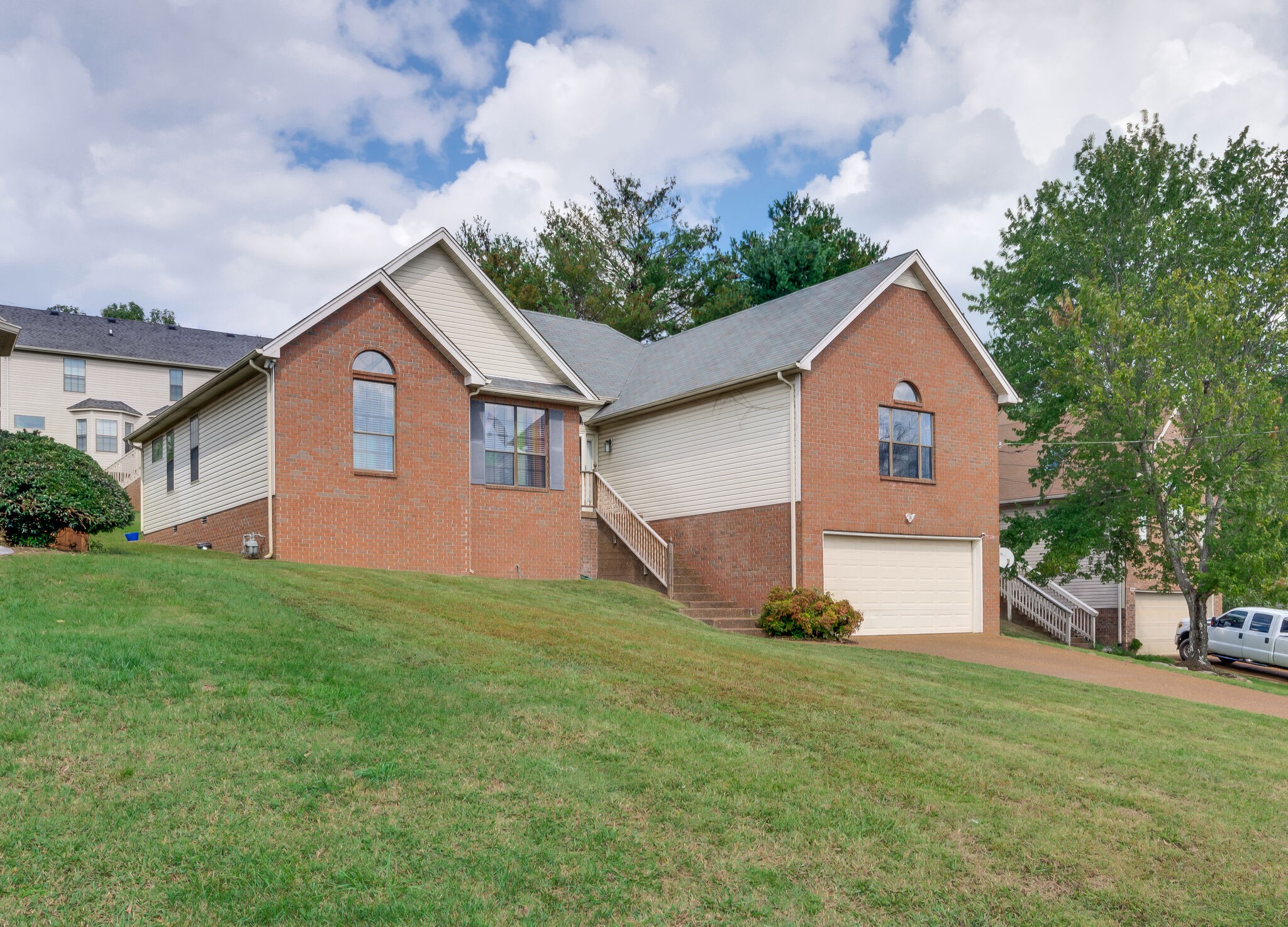 5512 Seesaw Road Nashville, TN 37211 - Photo 4 of 32 Beautiful Bradford Hills vaulted ceilings 3bedroom, 2/1bath home on cul-de-sac street. Convenient to restaurants, retail and shopping near Nolensville and Brentwood. Ready for your design finishes, make this home yours!