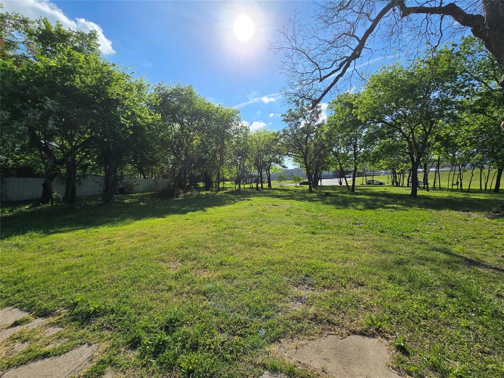 823 Millard Street Dallas, TX 75203 - Photo 19 of 25 a view of a yard with a big yard